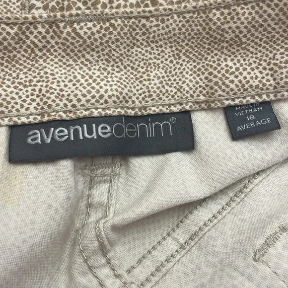 Elegant Cream Pants - Picture 3 of 6